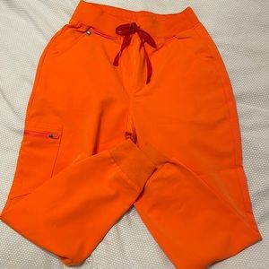 Figs orange Zamora scrub pants. Size petite small.
